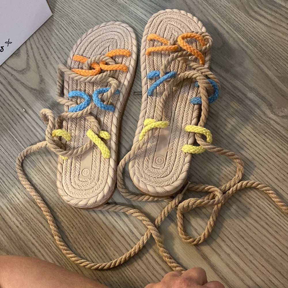 Beach shoes - Picture 3 of 4